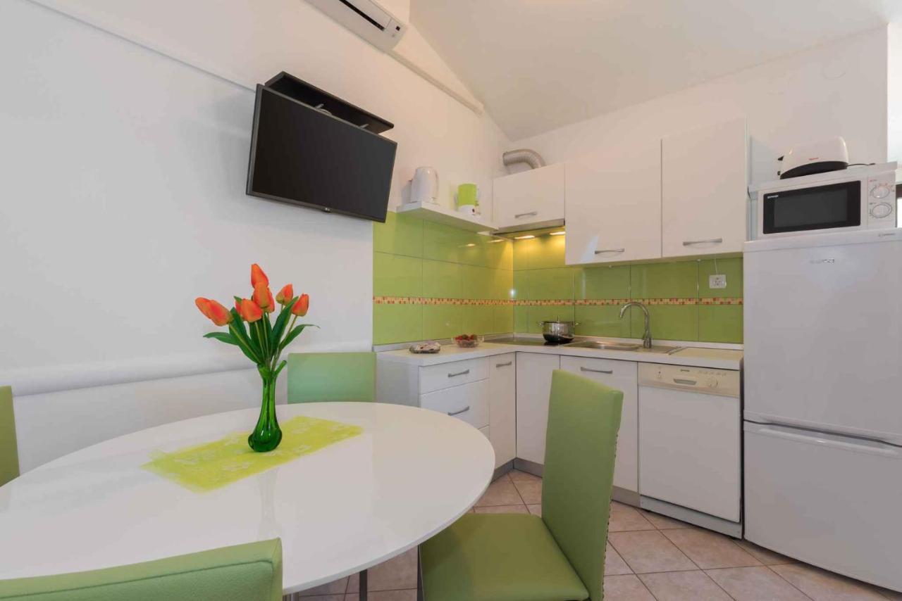 Apartments In Ravni/Istrien 30383 Bagian luar foto