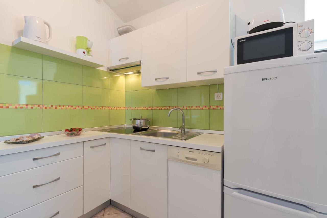Apartments In Ravni/Istrien 30383 Bagian luar foto