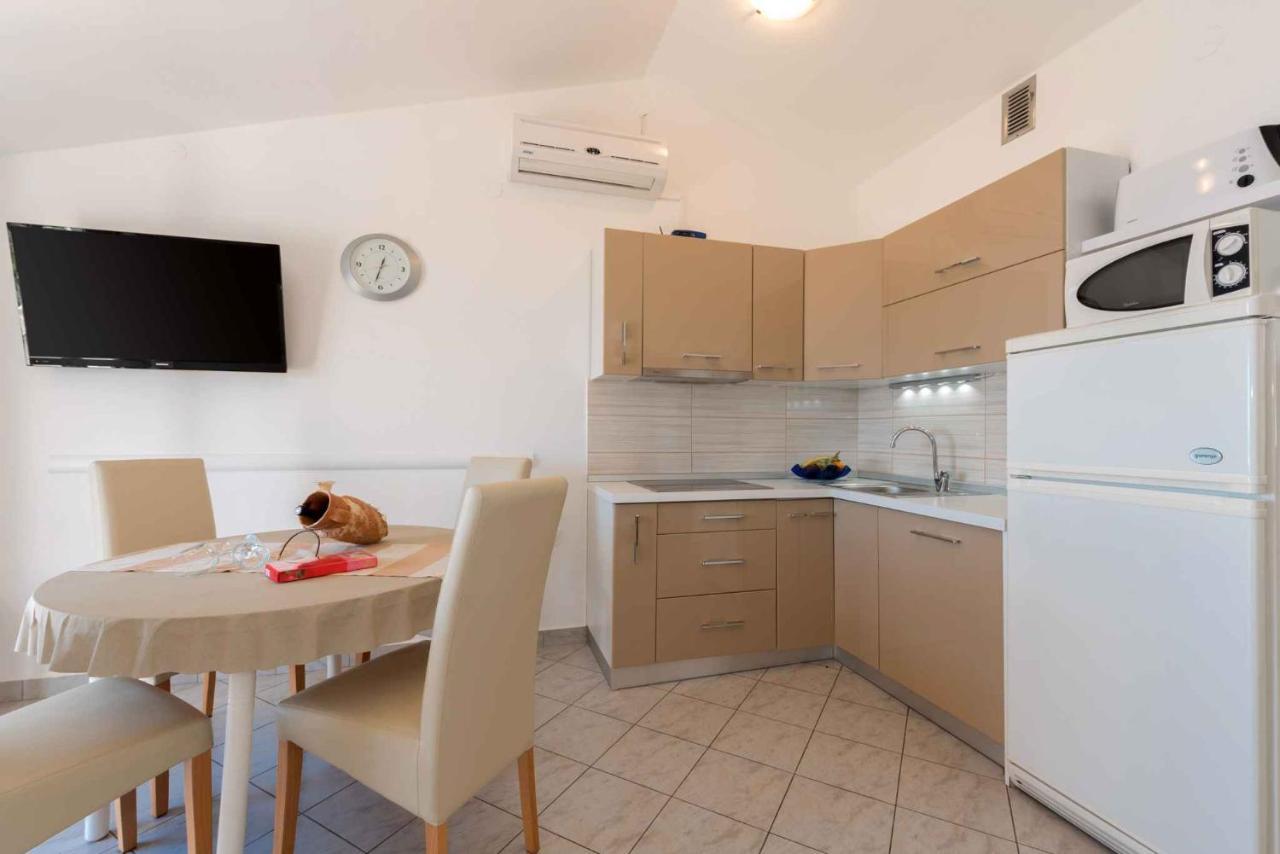 Apartments In Ravni/Istrien 30383 Bagian luar foto