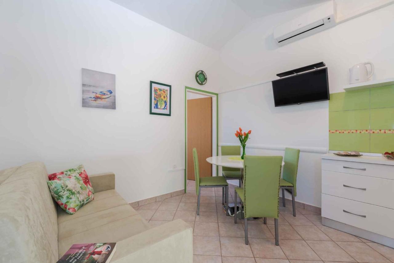 Apartments In Ravni/Istrien 30383 Bagian luar foto